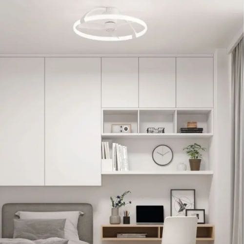 Destratificateur Mantra blanc dans une chambre blanc (Modèle Nepal)