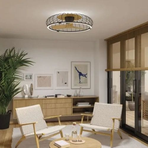 Destratificateur mantra blanc et noir dans un salon (Modèle Nature de Mantra)